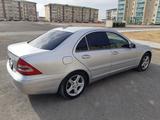 Mercedes-Benz C 200 2001 года за 3 500 000 тг. в Актау – фото 2