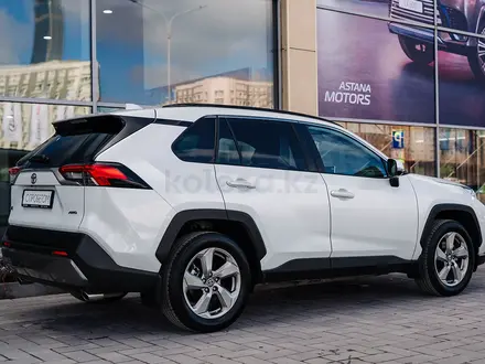 Toyota RAV4 2020 года за 13 800 000 тг. в Астана – фото 4