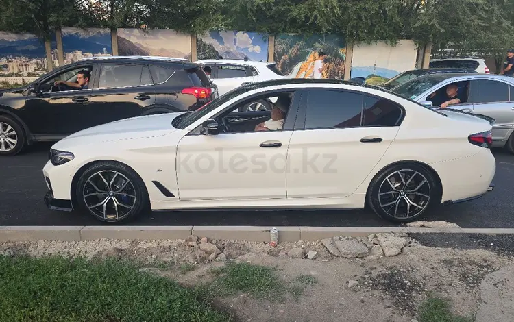 BMW 5 серия 2021 года за 22 300 000 тг. в Алматы