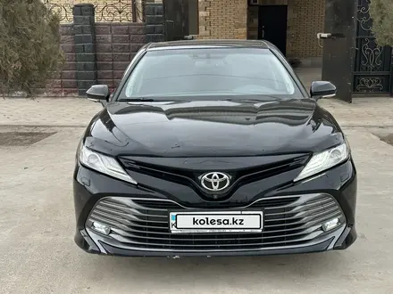 Toyota Camry 2018 года за 16 500 000 тг. в Жетысай – фото 2