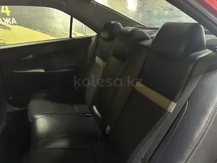 Toyota Camry 2012 года за 7 950 000 тг. в Актобе – фото 12