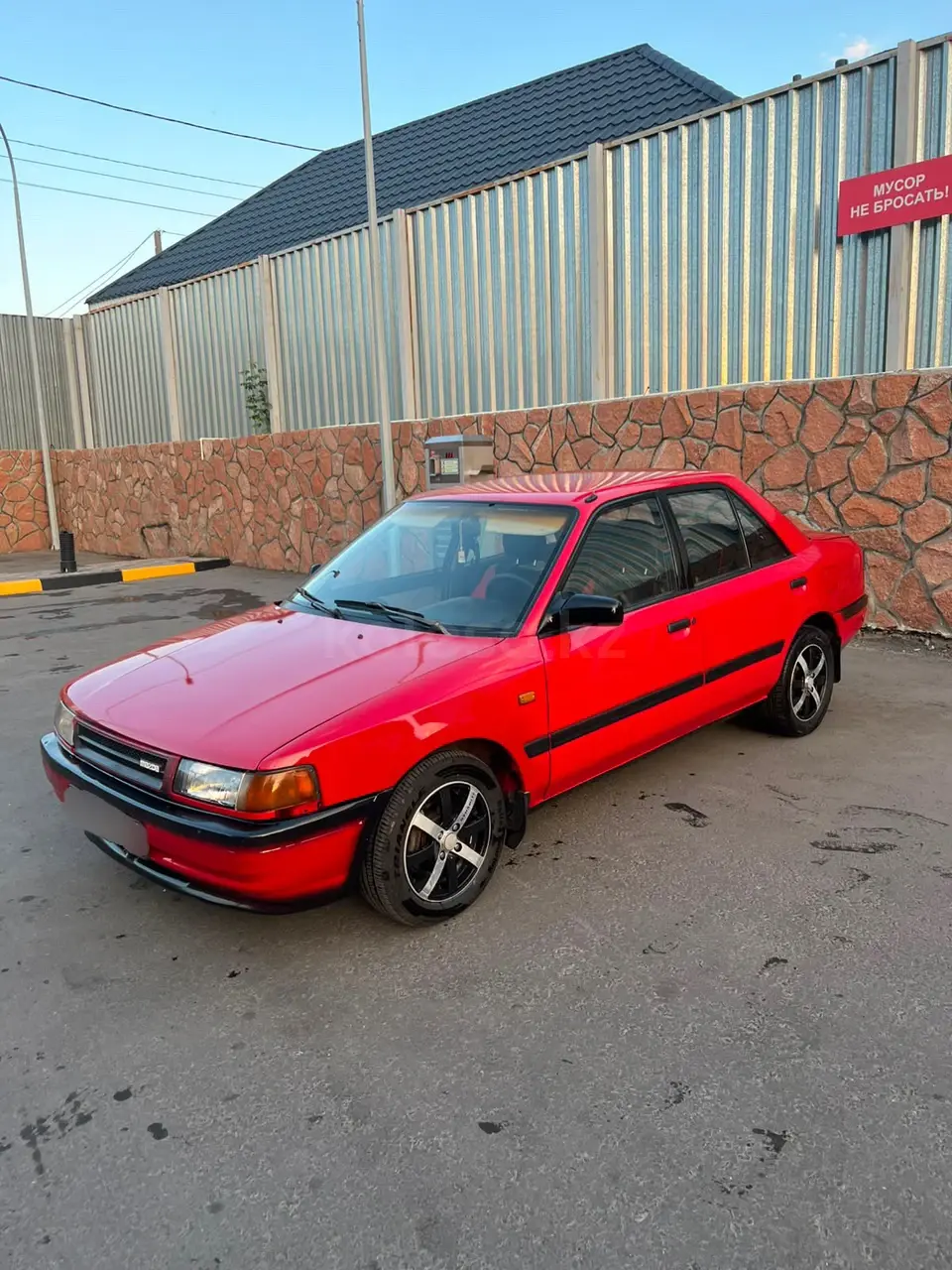Mazda 323, 1990
