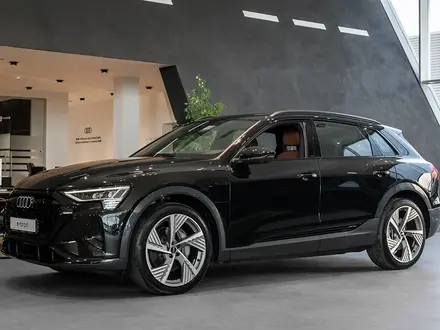 Audi Q8 e-tron 55 Advanced 2023 года за 33 900 000 тг. в Астана