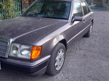 Mercedes-Benz E 220 1992 года за 2 000 000 тг. в Караганда – фото 4