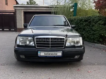 Mercedes-Benz E 500 1992 года за 11 000 000 тг. в Караганда – фото 12