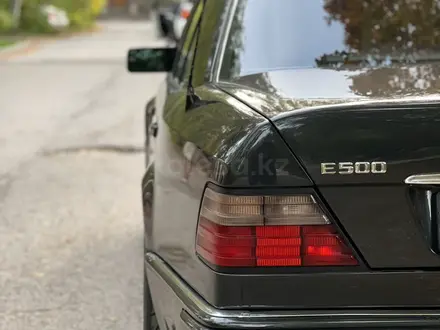 Mercedes-Benz E 500 1992 года за 11 000 000 тг. в Караганда – фото 17