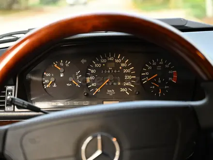 Mercedes-Benz E 500 1992 года за 11 000 000 тг. в Караганда – фото 25