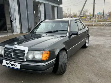 Mercedes-Benz E 220 1993 года за 2 300 000 тг. в Кызылорда – фото 3