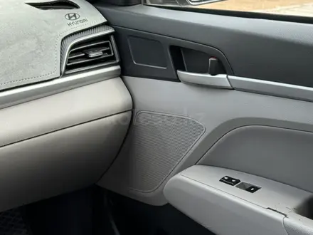 Hyundai Elantra 2018 годаүшін6 200 000 тг. в Уральск – фото 14