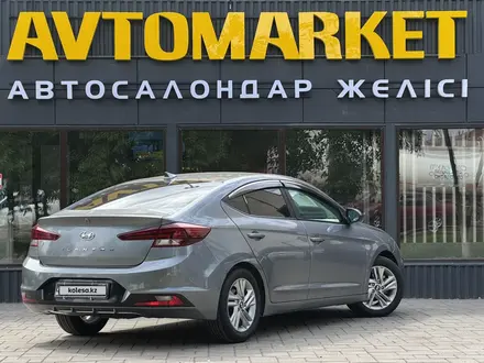 Hyundai Elantra 2018 годаүшін6 200 000 тг. в Уральск – фото 4