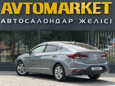 Hyundai Elantra 2018 годаүшін6 200 000 тг. в Уральск – фото 3
