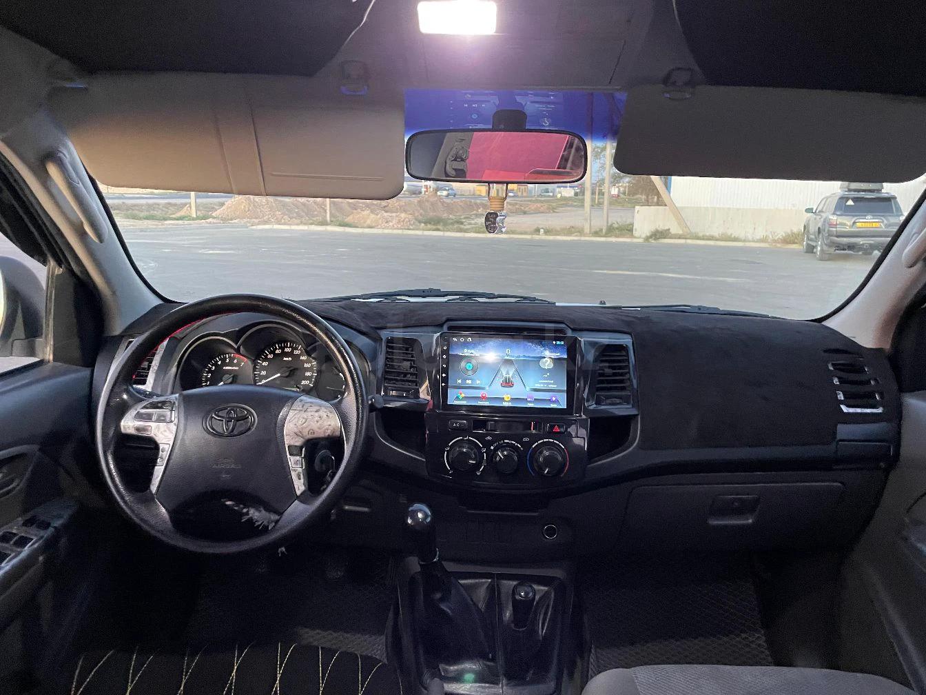 Toyota Hilux 2013 г.