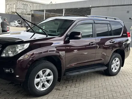 Toyota Land Cruiser Prado 2011 года за 14 500 000 тг. в Атырау – фото 2