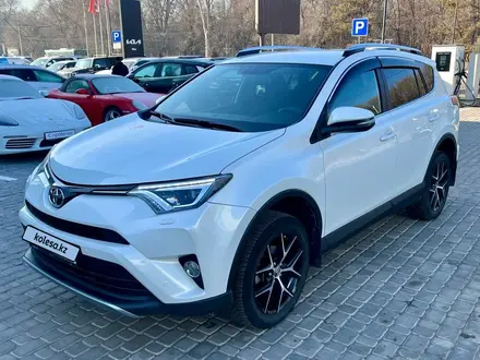 Toyota RAV4 2018 года за 12 300 000 тг. в Алматы – фото 3