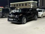 Toyota Highlander 2022 годаүшін25 400 000 тг. в Актау