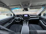 Toyota Highlander 2022 годаүшін25 400 000 тг. в Актау – фото 4