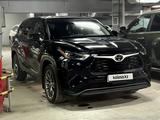 Toyota Highlander 2022 годаүшін25 400 000 тг. в Актау – фото 2