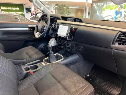 Toyota Hilux Comfort 2025 года за 27 890 000 тг. в Алматы – фото 13