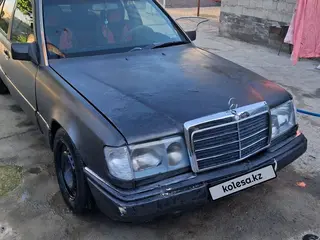 Mercedes-Benz E 230