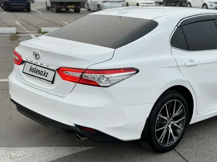 Toyota Camry 2021 года за 16 850 000 тг. в Алматы – фото 12