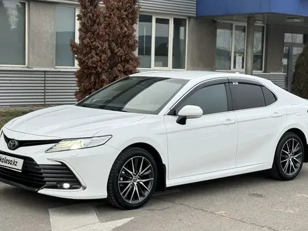 Toyota Camry 2021 года за 16 850 000 тг. в Алматы – фото 5