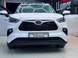 Toyota Highlander 2023 года за 26 000 000 тг. в Актау