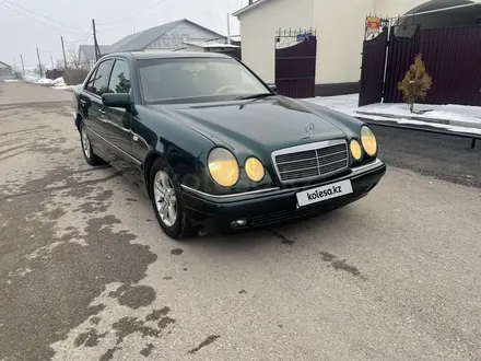 Mercedes-Benz E 280 1997 года за 3 599 999 тг. в Алматы – фото 3