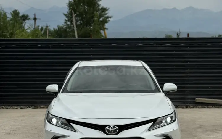 Toyota Camry 2021 года за 16 000 000 тг. в Алматы