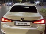 Lexus ES 350 2019 года за 22 000 000 тг. в Алматы – фото 2