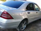 Mercedes-Benz C 180 2001 годаүшін2 900 000 тг. в Костанай – фото 2