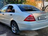 Mercedes-Benz C 180 2001 годаүшін2 900 000 тг. в Костанай – фото 3