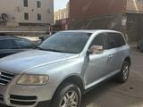 Volkswagen Touareg 2005 года за 3 800 000 тг. в Астана