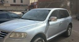 Volkswagen Touareg 2005 года за 3 800 000 тг. в Астана