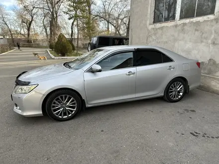 Toyota Camry 2012 года за 9 300 000 тг. в Тараз – фото 2