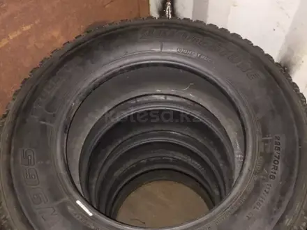 Резина зимняя 225/70 R16 117/115L LT Bridgestone за 35 000 тг. в Алматы – фото 2