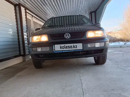 Volkswagen Passat 1994 года за 2 800 000 тг. в Актобе