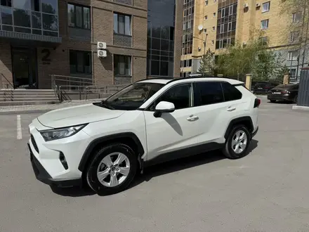 Toyota RAV4 2019 года за 14 000 000 тг. в Караганда – фото 2