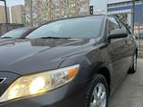 Toyota Camry 2010 года за 6 600 000 тг. в Атырау – фото 2