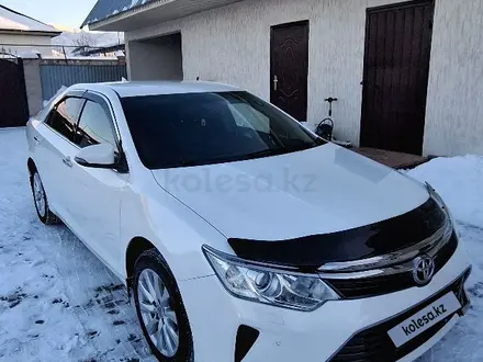 Toyota Camry 2015 года за 13 400 000 тг. в Алматы – фото 2