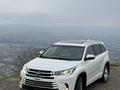 Toyota Highlander 2015 года за 10 800 000 тг. в Атырау