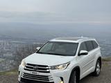 Toyota Highlander 2015 года за 10 800 000 тг. в Атырау