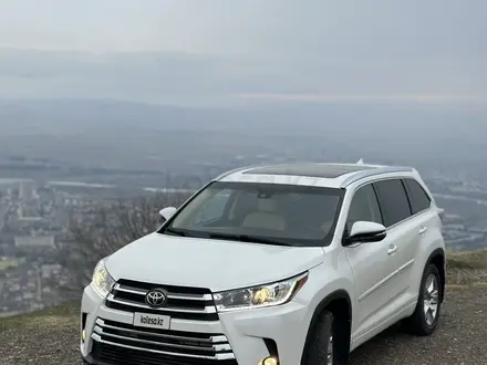 Toyota Highlander 2015 года за 10 800 000 тг. в Атырау