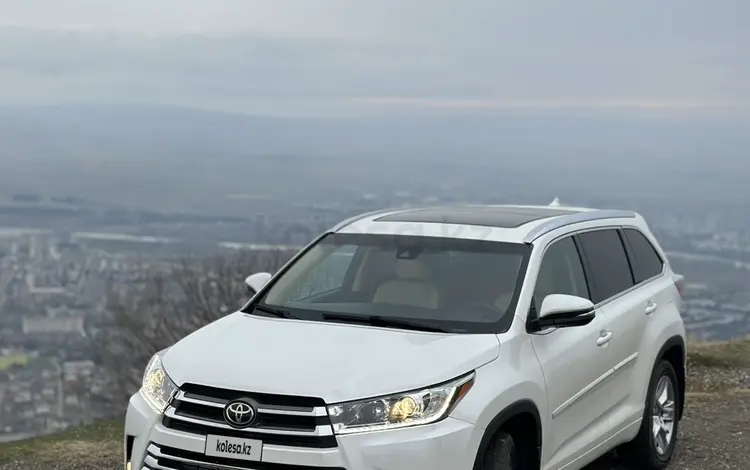 Toyota Highlander 2015 года за 10 800 000 тг. в Атырау