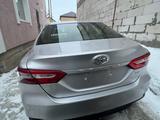 Toyota Camry 2018 года за 7 000 000 тг. в Уральск – фото 2