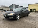 Toyota Camry 2005 года за 5 000 000 тг. в Актобе – фото 3