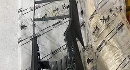 Бампер передний Camry 75 за 38 000 тг. в Алматы