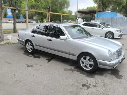 Mercedes-Benz E 280 1996 года за 2 950 000 тг. в Алматы – фото 3