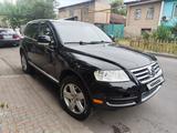 Volkswagen Touareg 2004 года за 4 700 000 тг. в Алматы – фото 2