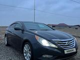 Hyundai Sonata 2013 года за 4 100 000 тг. в Атырау – фото 2