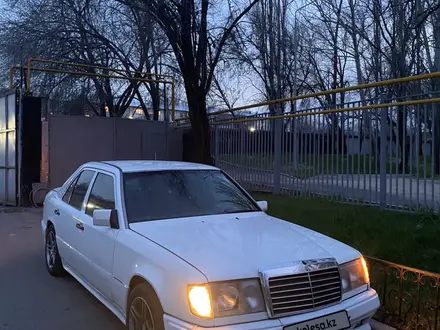 Mercedes-Benz E 320 1993 года за 3 600 000 тг. в Алматы – фото 4